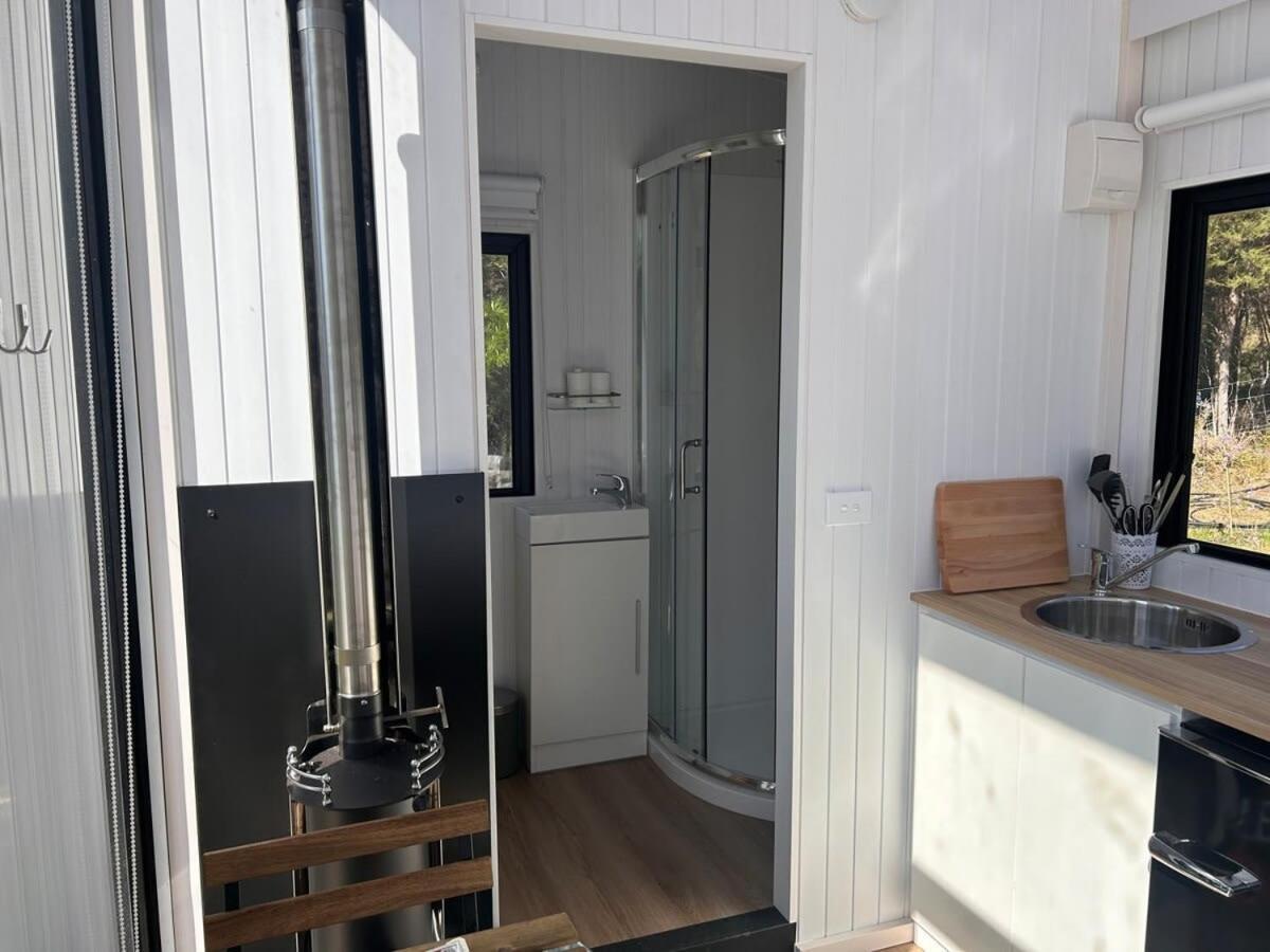 Ruru Tiny House By Tiny Away Βίλα Rangihaeata Εξωτερικό φωτογραφία